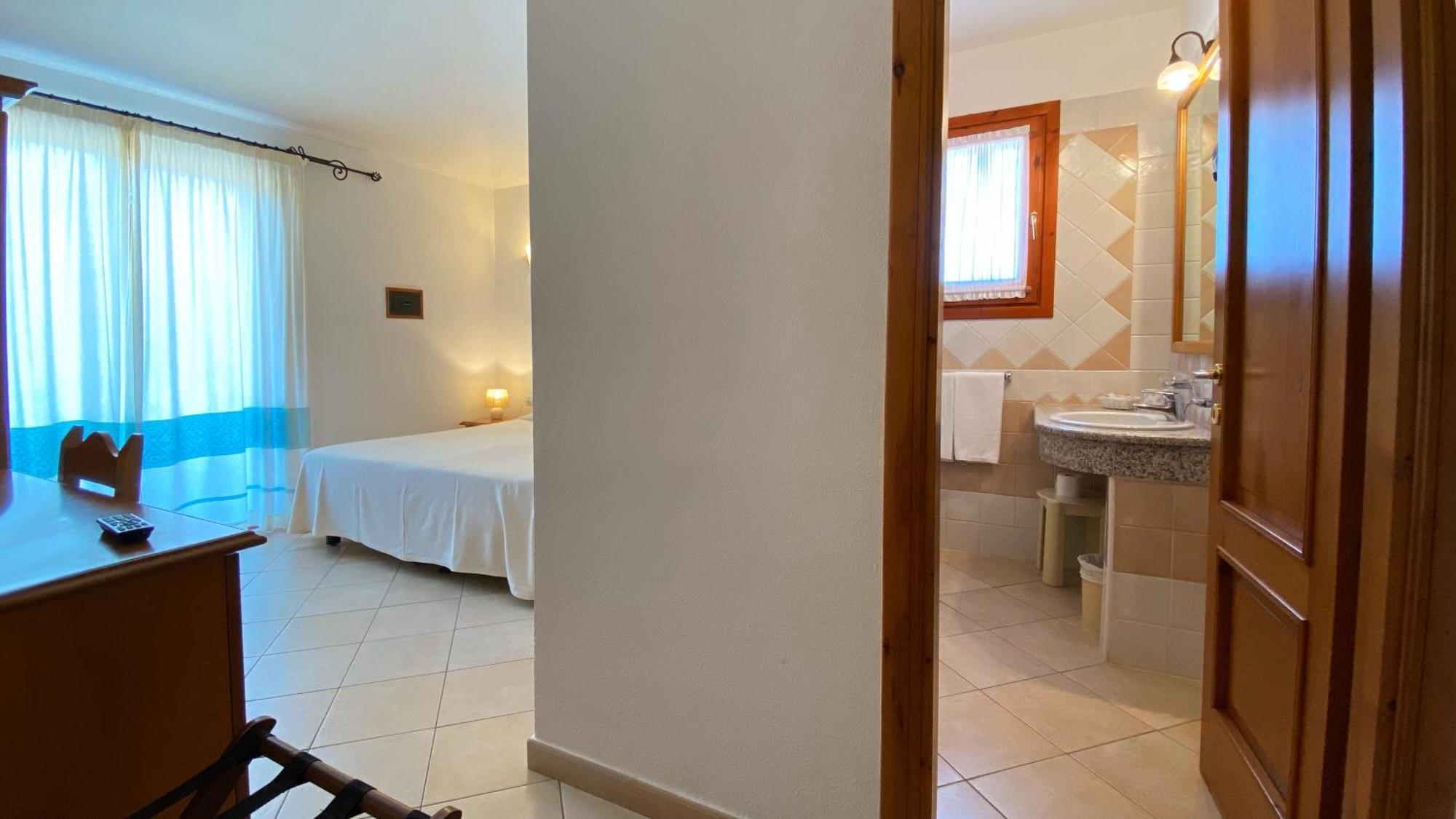 Le Anfore Hotel Вилласимиус Экстерьер фото